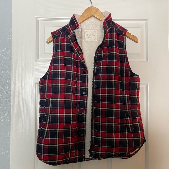 Altar’d State plaid puffer vest Fur Lined Preppy Ski Mountains Hiking Outdoor - Picture 2 of 3